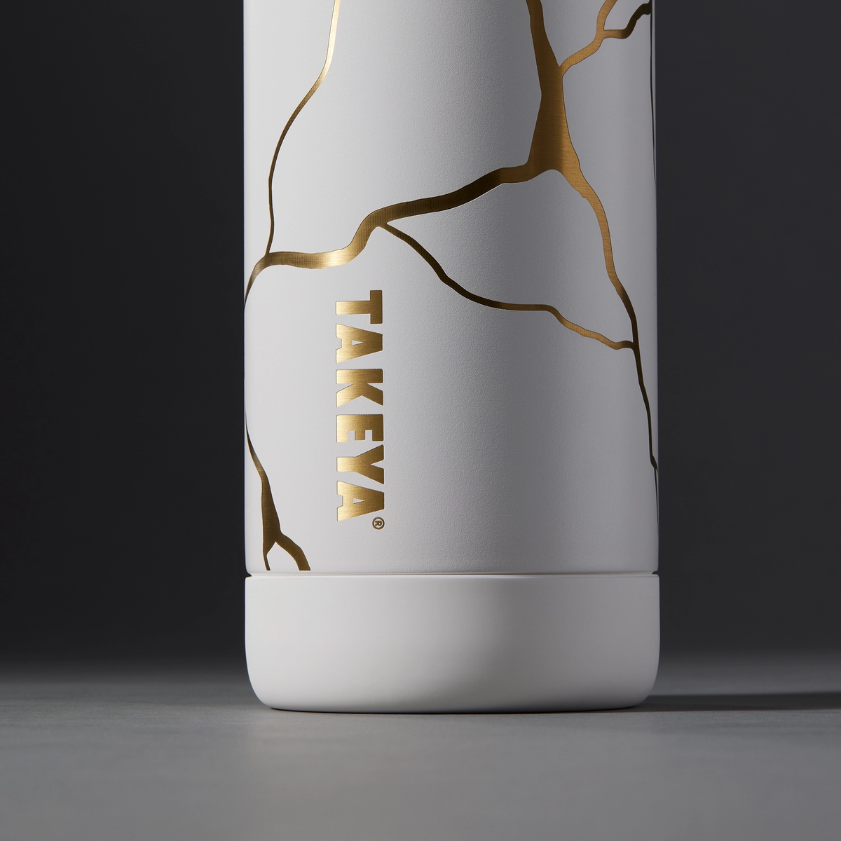 kintsugi-water-bottle-with-straw-lid-f4 51389-TK_HO25_Kintsugi_Takeya9236_Crop.png