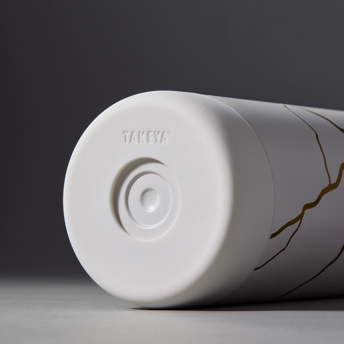 kintsugi-water-bottle-with-straw-lid-f4 51389-TK_HO25_Kintsugi_Takeya9255.png
